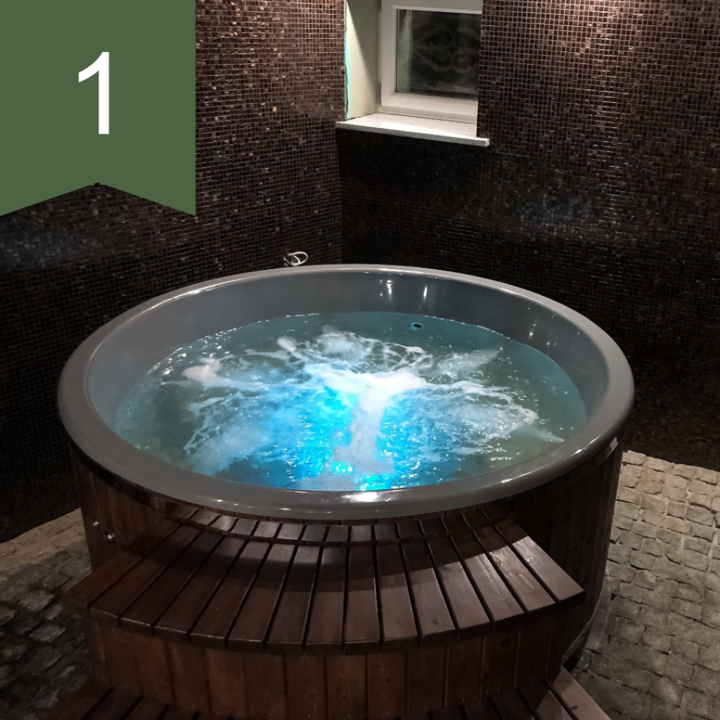 Kubls ar ārējo krāsni, hidrosasāžas sistēmu, LED apgaismojumu…