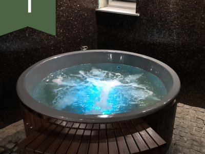 Kubls ar ārējo krāsni, hidrosasāžas sistēmu, LED apgaismojumu…