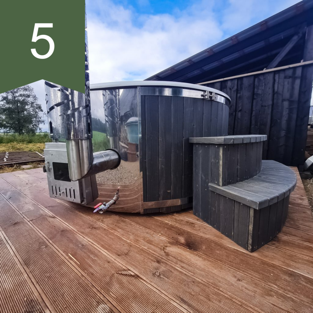 Kubls ar integrēto krāsni, LED apgaismojumu, 8 sprauslu hidromasāžu…