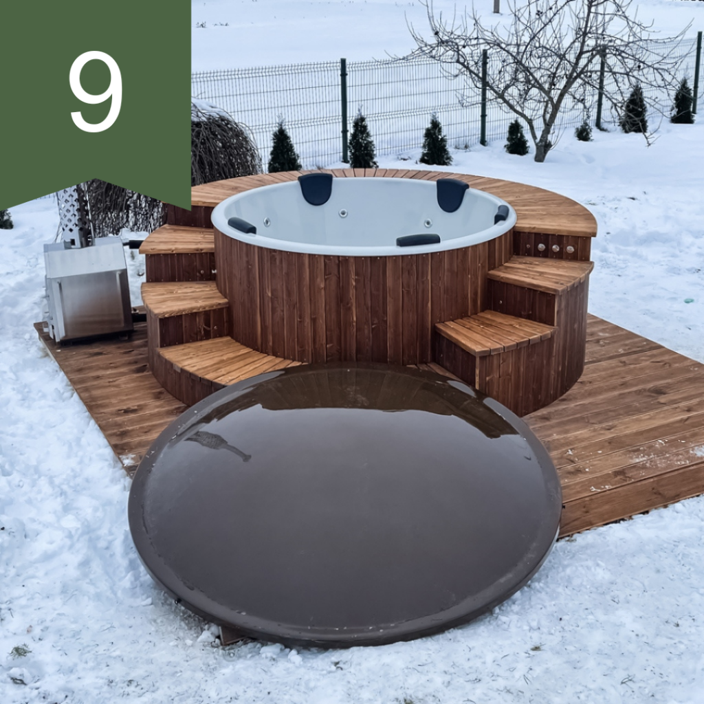 Kubls ar apkļaujošām kāpnēm, ārējo krāsni, terasi, hidromasāžu, LED…