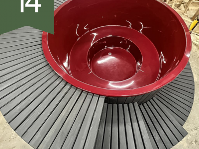 Kubls ar apkļaujošām kāpnēm, stiklašķiedras vāku, integrēto krāsni…