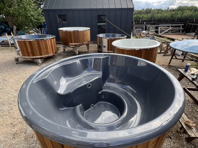 Stiklašķiedras kubls ar integrētu krāsni un krāsns aizsargu