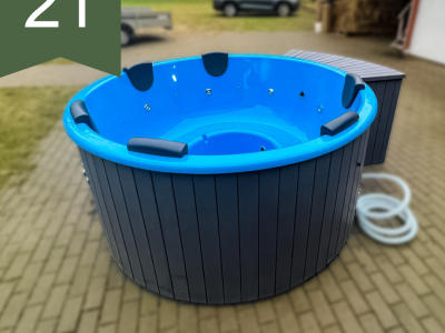 Kubls ar ārējo krāsni, ¼ apkļaujošās kāpnes, LED rgb apgaismojums, hidromasāžas sistēma…