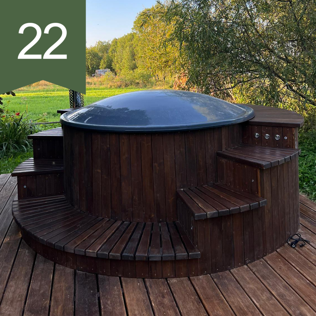 Kubls ar ārējo krāsni, apkļaujošām kāpnēm, LED rgb apgaismojumu un hidromasāžas sistēma…