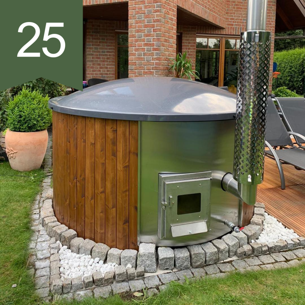 Kubls ar integrētu krāsni, mazās šaurās kāpnes – 2 pakāpieni, LED rgb apgaismojumu, hidromasāžas sistēma…