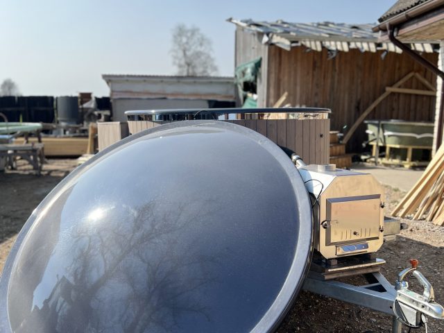 Stiklašķiedras vāks ar stiprinājumiem