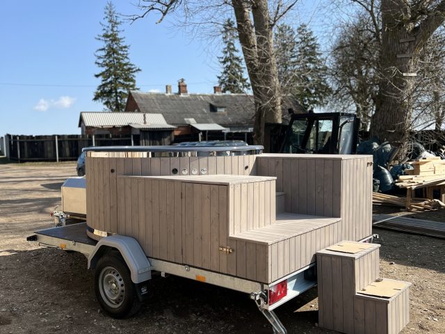 Lielās kāpnes ar 2 nodalījumiem