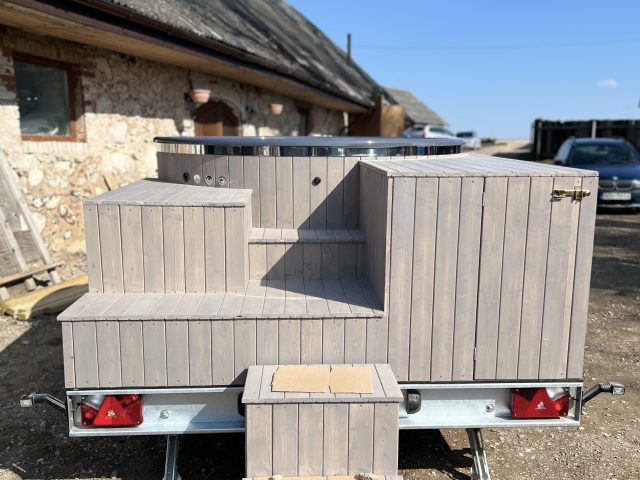 Lielās kāpnes ar 2 nodalījumiem