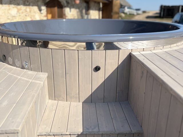 Kubls uz piekabes ar visu nepieciešamo aprīkojumu